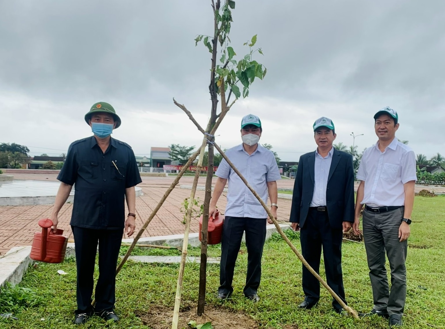 HUYỆN M’DRẮK PHÁT ĐỘNG TẾT TRỒNG CÂY - XUÂN NHÂM DẦN 2022